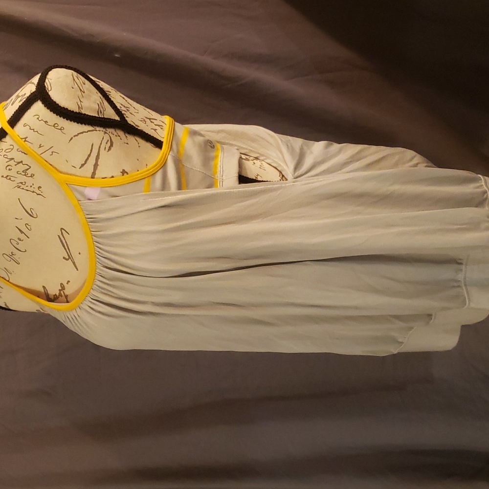 Lululemon tanktop built in bra size 12 grey yellow striped bra